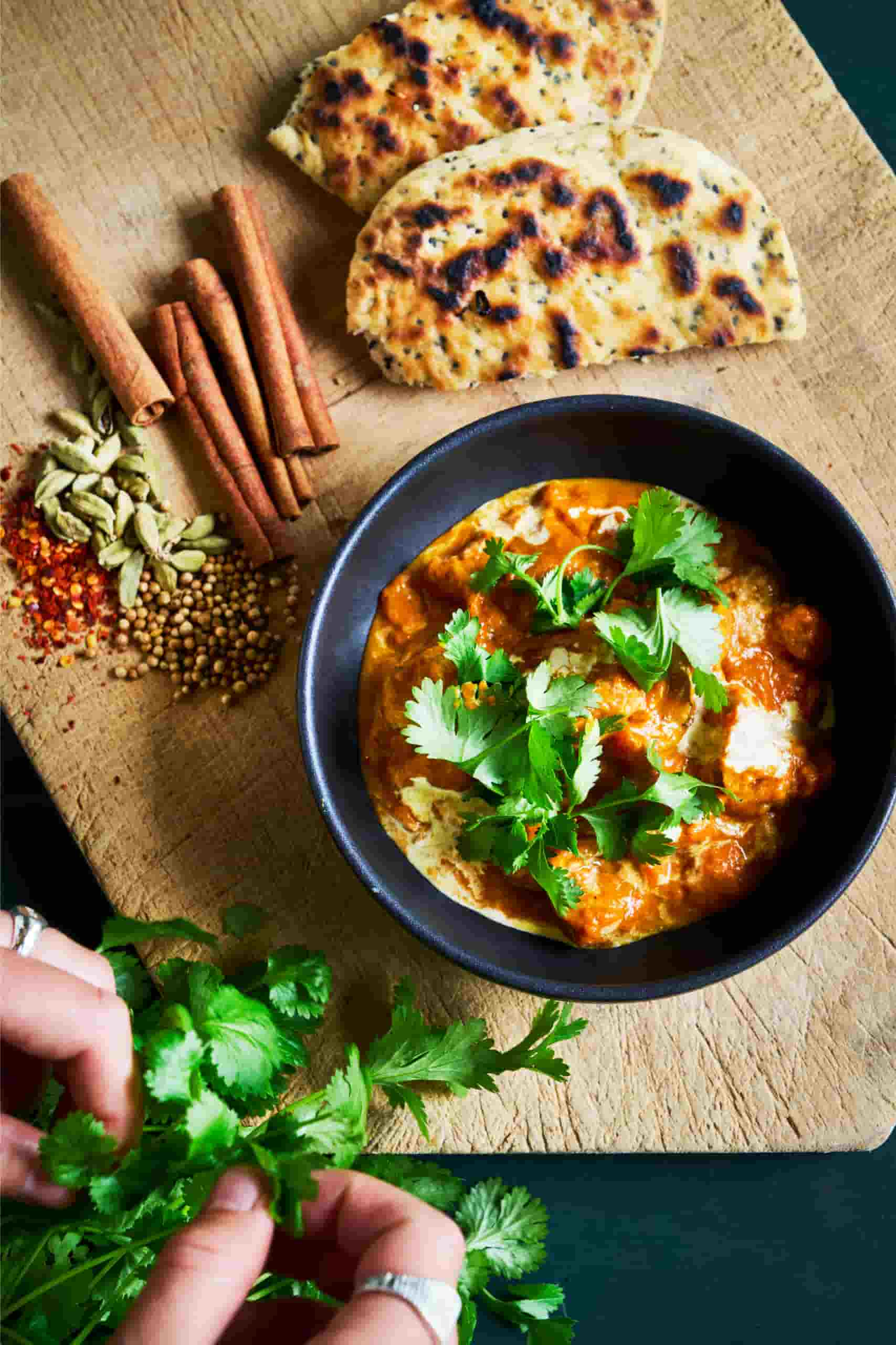 daal med naanbrød